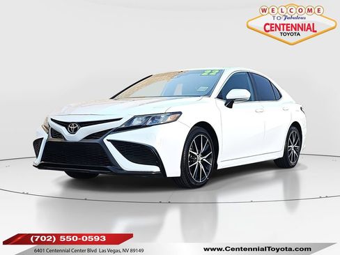 Used 2022 Toyota Camry SE image 1