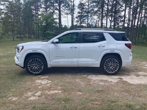 New 2026 GMC Terrain Denali w/ LPO, Floor Liner Package AWD/4WD image 2