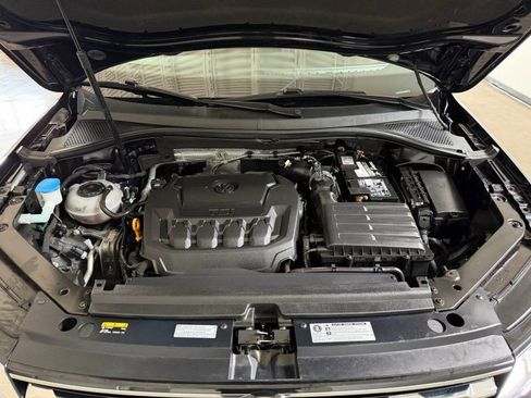 Used 2018 Volkswagen Tiguan SE FWD image 28