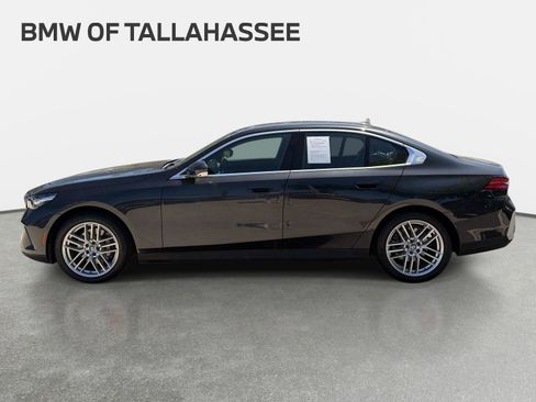 Used 2025 BMW 530i w/ Premium Package RWD image 8