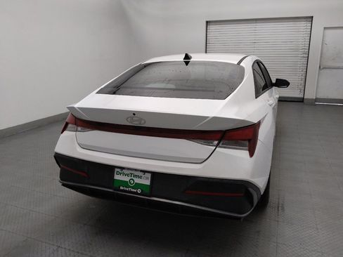 Used 2024 Hyundai Elantra SE FWD image 7