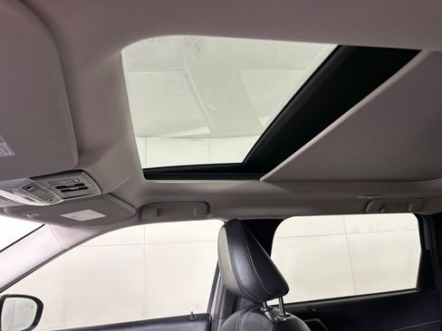 Used 2024 Mitsubishi Outlander SE image 37