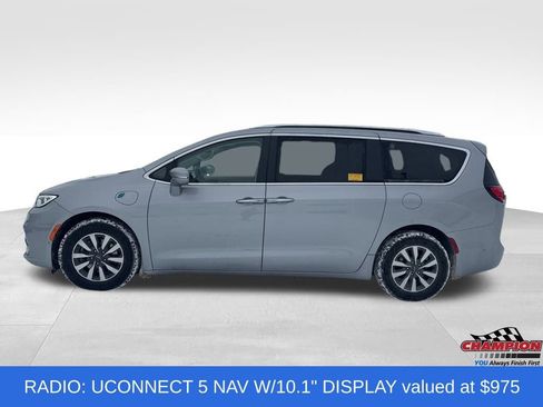 Used 2021 Chrysler Pacifica Touring-L image 2