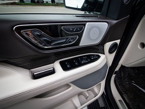 Used 2024 Lincoln Navigator L Black Label AWD/4WD image 15