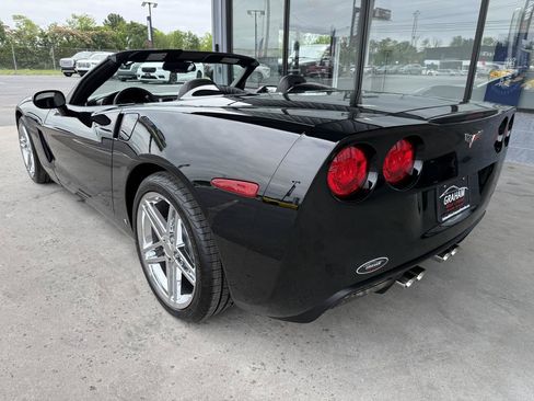 Used 2006 Chevrolet Corvette Convertible w/ 3LT w/ Preferred Equipment Group RWD image 9