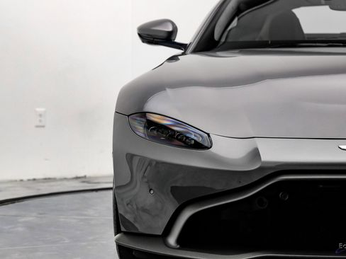 Used 2020 Aston Martin V8 Vantage Coupe image 26