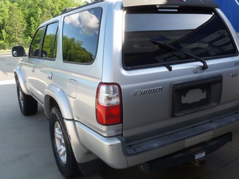 Used 2001 Toyota 4Runner SR5 image 8