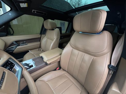 Used 2024 Land Rover Range Rover Long Wheelbase Autobiography image 10