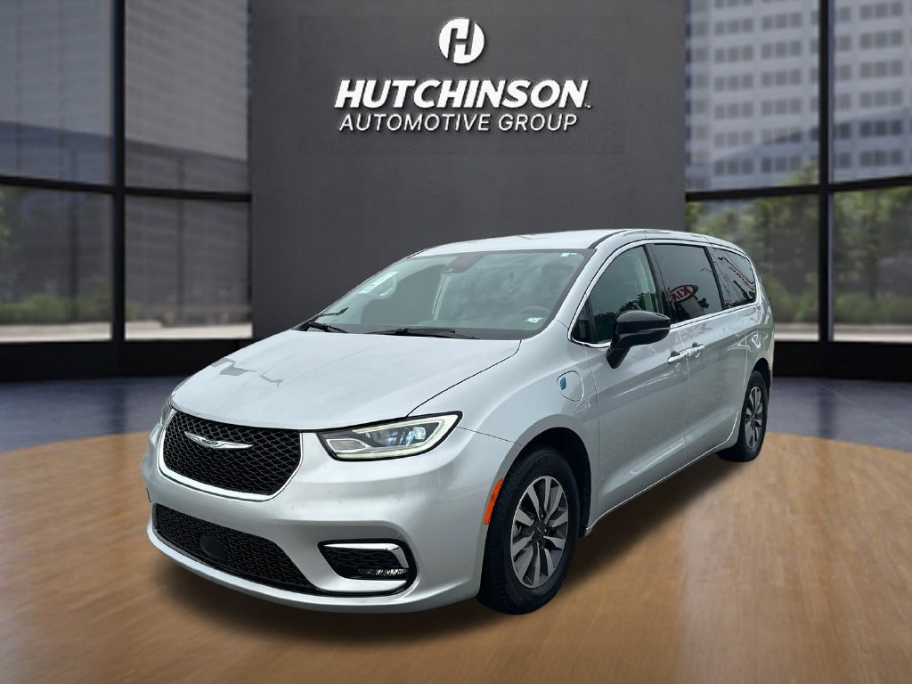 Used 2024 Chrysler Pacifica Limited FWD image 3