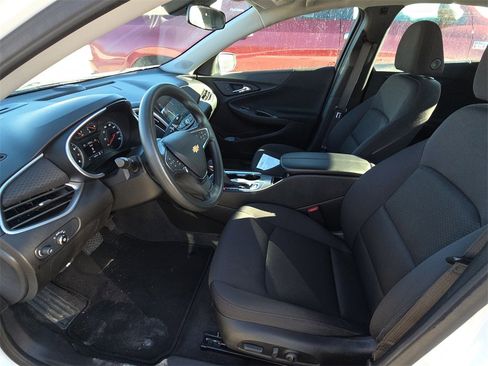 Used 2025 Chevrolet Malibu LT image 8