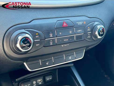 Used 2018 Kia Sorento LX image 19