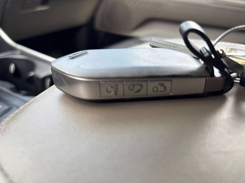 Used 2026 Kia Carnival FWD image 27