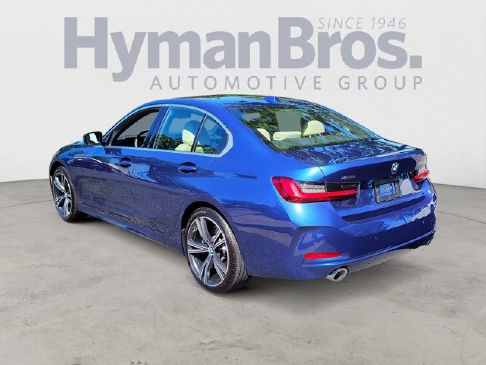 Used 2023 BMW 330i xDrive Sedan w/ Premium Package AWD/4WD image 5