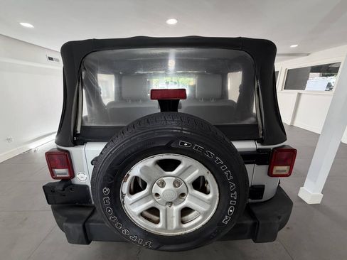 Used 2009 Jeep Wrangler X AWD/4WD image 7