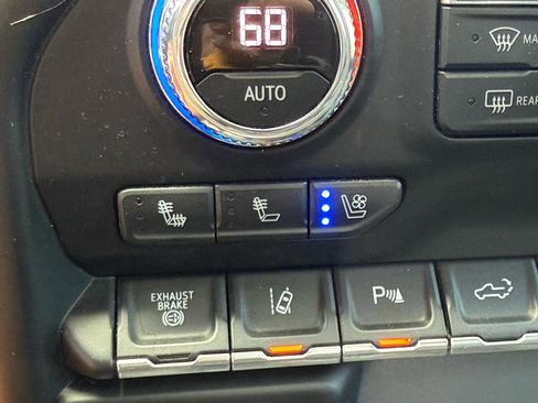 Used 2020 GMC Sierra 2500 AT4 w/ AT4 Premium Package AWD/4WD image 19