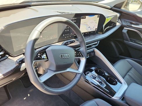Used 2025 Audi Q5 Premium w/ Convenience Package AWD/4WD image 4