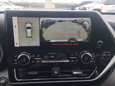 Used 2023 Toyota Highlander Platinum AWD/4WD image 13