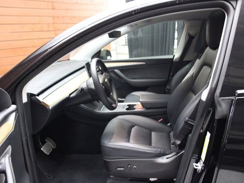 Used 2022 Tesla Model Y Performance image 23