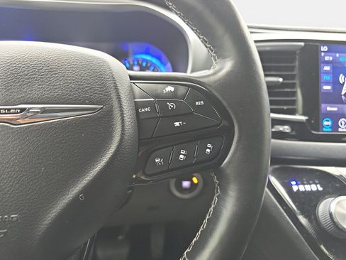 Used 2019 Chrysler Pacifica Touring-L w/ Advanced Safetytec Group FWD image 15