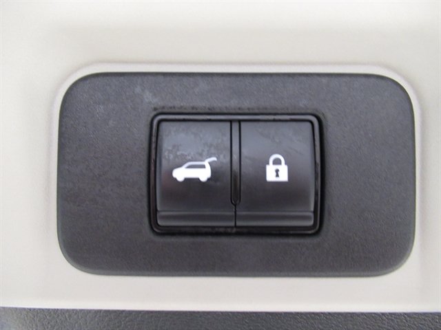 Used 2023 Nissan Ariya FWD image 16