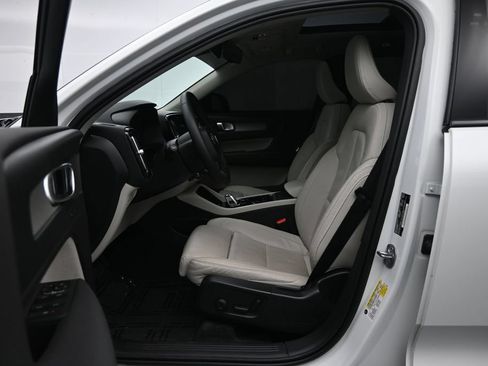 Used 2023 Volvo XC40 B5 Ultimate w/ Protection Package Premier AWD/4WD image 18