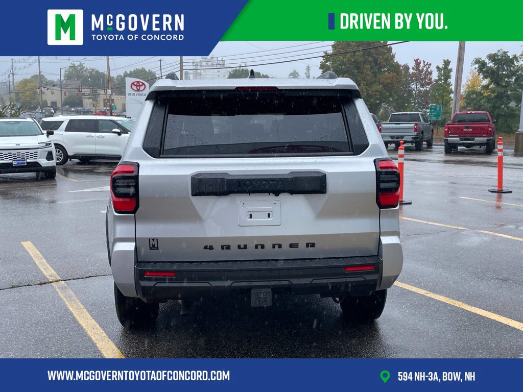 Used 2025 Toyota 4Runner SR5 AWD/4WD image 4