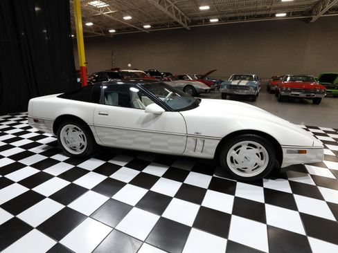 Used 1988 Chevrolet Corvette Coupe image 18