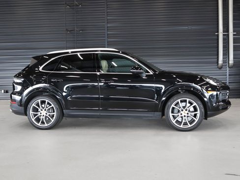 Certified 2023 Porsche Cayenne S AWD/4WD image 11