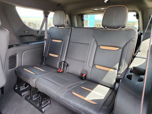 Used 2023 GMC Yukon XL AT4 AWD/4WD image 9
