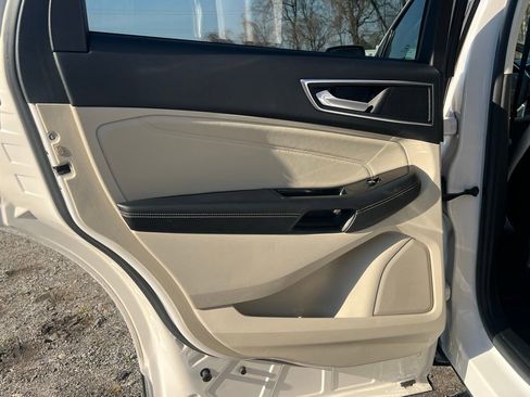 Used 2017 Ford Edge Titanium w/ Technology Package image 11