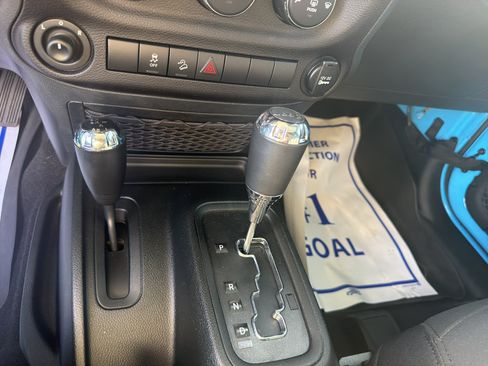 Used 2018 Jeep Wrangler Sport AWD/4WD image 10