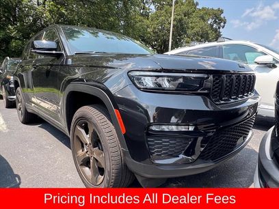 Used 2025 Jeep Grand Cherokee Limited w/ Black Appearance Package