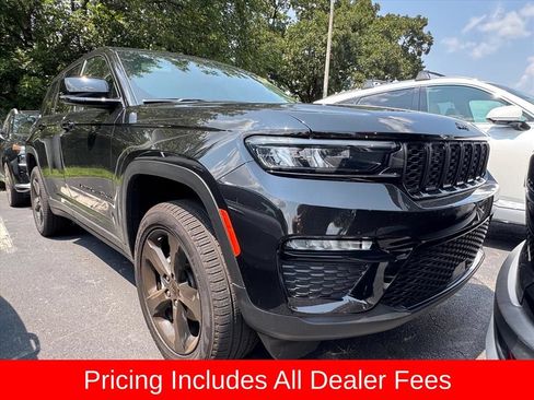 Used 2025 Jeep Grand Cherokee Limited w/ Black Appearance Package AWD/4WD image 1