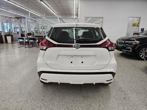Used 2021 Nissan Kicks S FWD image 5