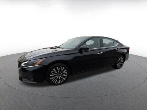Used 2025 Nissan Altima 2.5 SV image 8