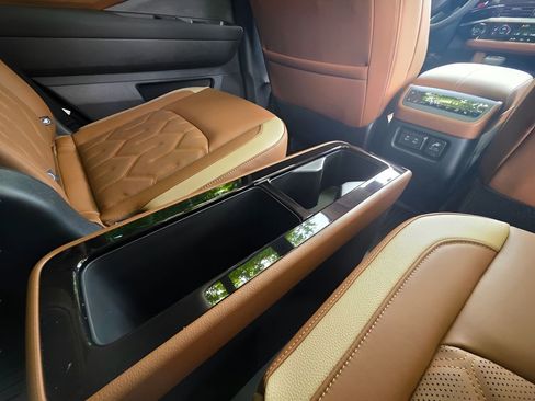 New 2026 Nissan Pathfinder Platinum AWD/4WD image 11