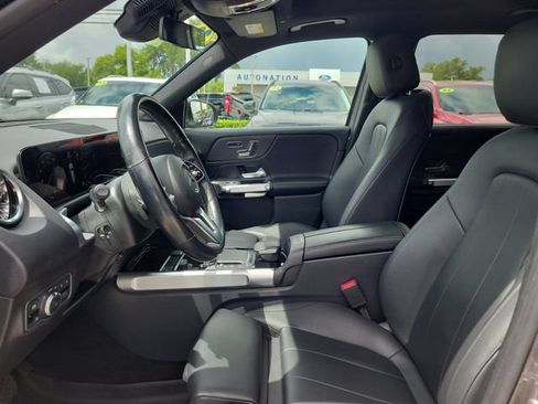 Used 2023 Mercedes-Benz GLB 250 4MATIC w/ Premium Package image 2