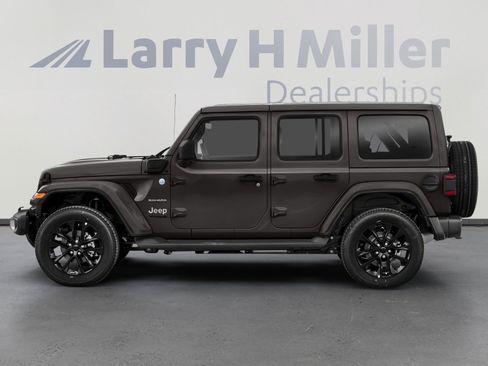 Used 2021 Jeep Wrangler Unlimited Sahara AWD/4WD image 3