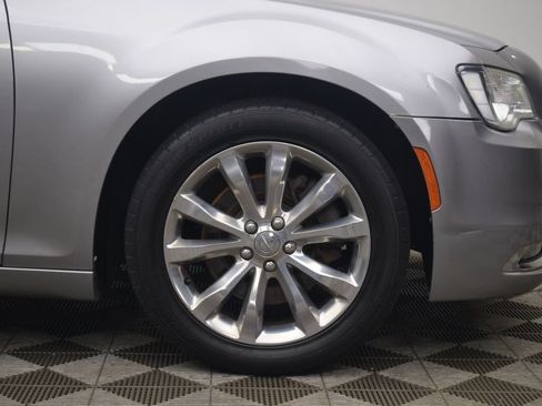 Used 2018 Chrysler 300 Limited AWD/4WD image 24
