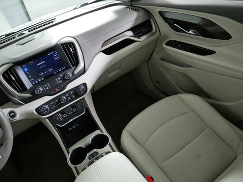 Used 2020 GMC Terrain Denali w/ Denali Premium Package AWD/4WD image 11