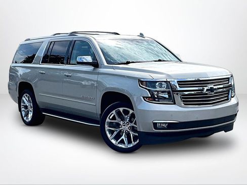 Used 2017 Chevrolet Suburban Premier AWD/4WD image 13