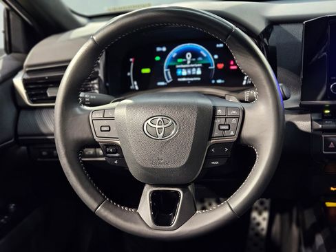 Used 2025 Toyota Camry SE image 27