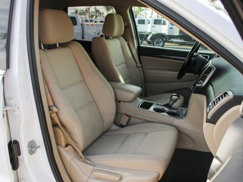 Used 2020 Jeep Grand Cherokee Laredo image 35