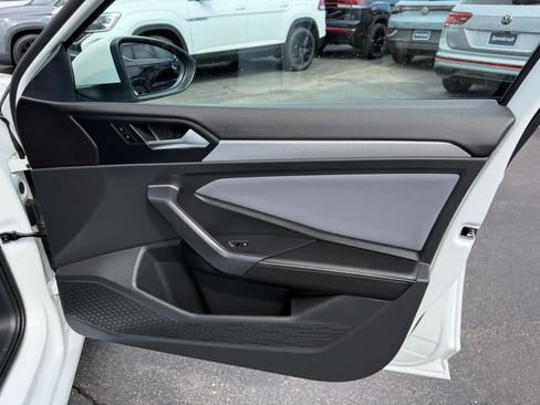 Certified 2026 Volkswagen Jetta SE FWD image 9