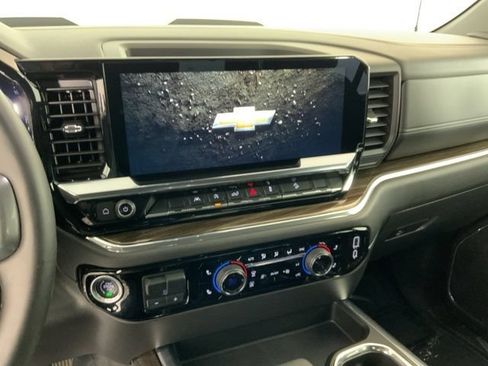 Used 2024 Chevrolet Silverado 1500 LT Trail Boss AWD/4WD image 17