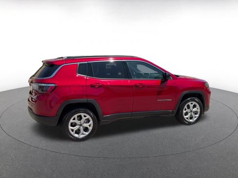 Used 2025 Jeep Compass Latitude AWD/4WD image 15