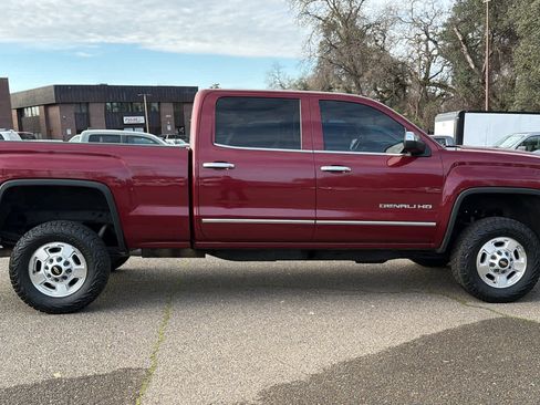 Used 2015 GMC Sierra 2500 Denali w/ Driver Alert Package image 4