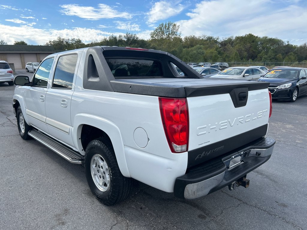 Used 2005 Chevrolet Avalanche LT w/ Preferred Equipment Group RWD image 8