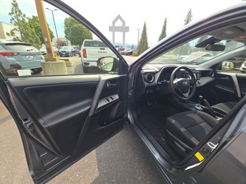 Used 2017 Toyota RAV4 XLE image 21