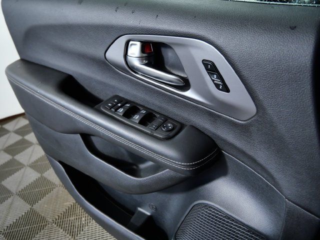 Used 2025 Chrysler Pacifica Select FWD image 28